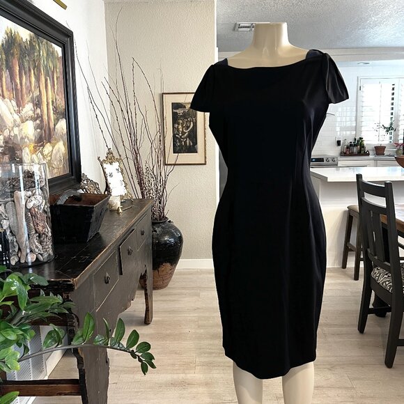 Elie Tahari Dresses & Skirts - Elie Tahari below the knee full length back zipper cap sleeve form fit DRESS